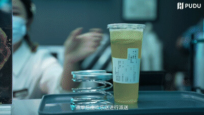 普渡機器人“歡樂送”入駐踏浪電競，科技感爆棚！