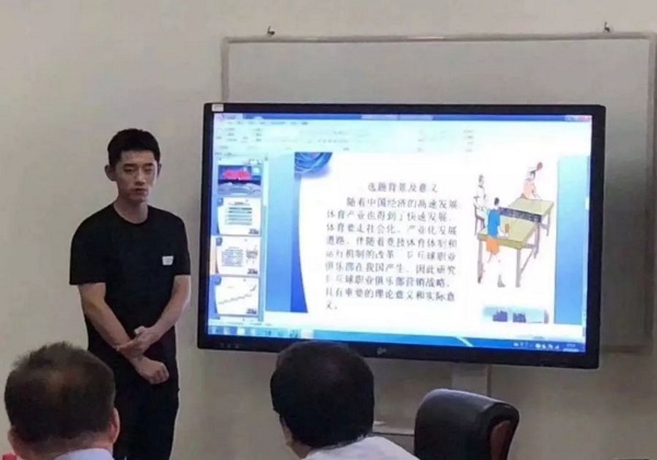 張繼科空降WPS直播間：用聯(lián)名款保溫杯顛球，表示手機已安裝WPS