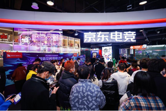 線下11.11晚8點(diǎn)人氣火爆 京東電器自營(yíng)門(mén)店開(kāi)場(chǎng)4小時(shí)到店25萬(wàn)人次