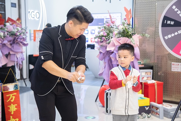 堅(jiān)果投影深圳雙店盛大開(kāi)業(yè)，讓美好生活不止于想象