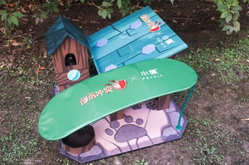 部落沖突聯(lián)合PETKIT小佩安置高校流浪貓屋，呼吁保護(hù)流浪動(dòng)物