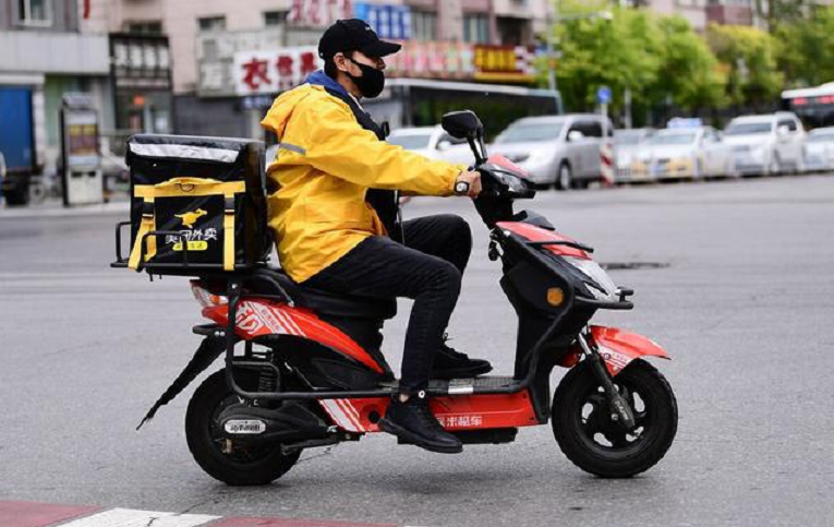 雅迪電動(dòng)車(chē)推出新品，不需充電只換電，續(xù)航130，3499起，很適合跑外賣(mài)