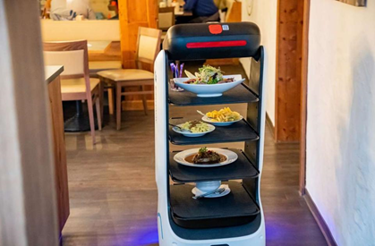 可愛又能干！青島多家餐廳、商場引用擎朗送餐機(jī)器人