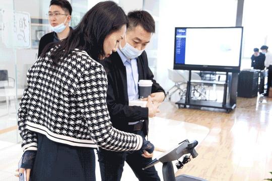 聚焦智慧辦公，temi機(jī)器人賦能企業(yè)實(shí)現(xiàn)數(shù)字化轉(zhuǎn)型