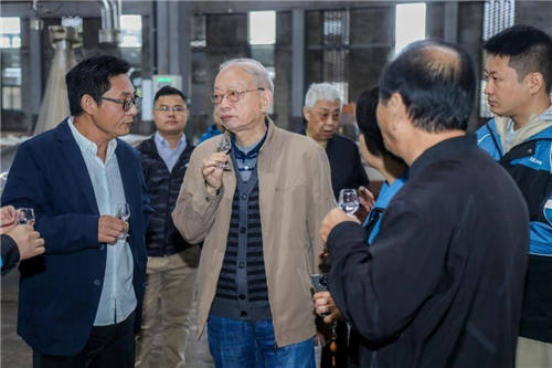 ?就在秋糖前，一批白酒泰斗密集調(diào)研了江小白