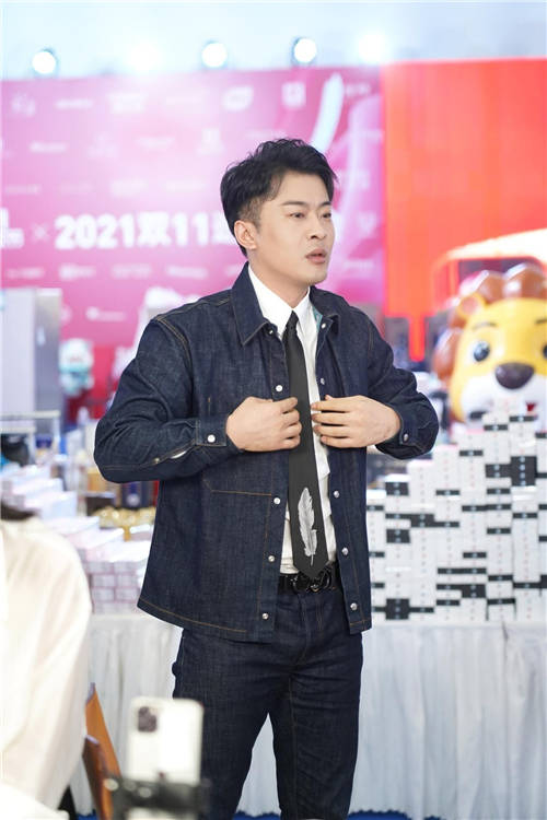細心呵護女兒成長，辛選聯(lián)合創(chuàng)始人辛巴竟是“女兒奴”