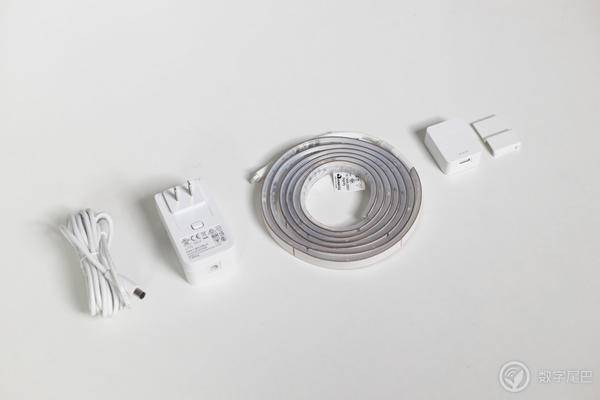 飛利浦 Hue 電競桌面：聲光同步！氛圍感拉滿！