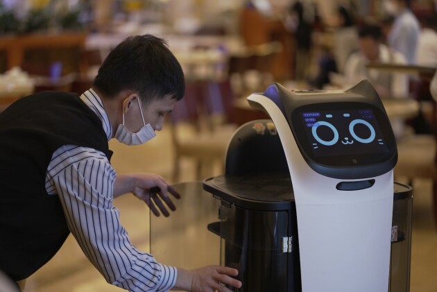 普渡機器人強勢入駐五稻香大酒樓