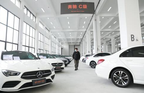 接近年關，優(yōu)信二手車合肥賣場持續(xù)火爆