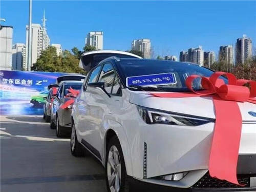 “我們提車?yán)?！”合?chuàng)Z03正式交付，不負(fù)等待