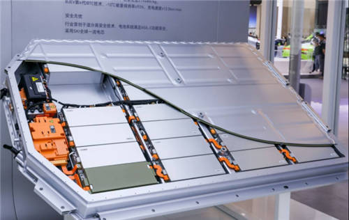新體驗(yàn)新選擇，極狐汽車首秀鄭州長沙國際車展實(shí)力圈粉