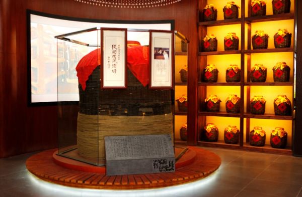 西鳳復(fù)興：自營(yíng)產(chǎn)品100%增長(zhǎng)，“三年百億目標(biāo)”首年告捷