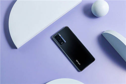 1399元起，vivo Y55s憑6000mAh大電池成新續(xù)航標(biāo)桿