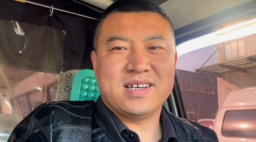 貨拉拉司機用方向盤承載“詩和遠方”