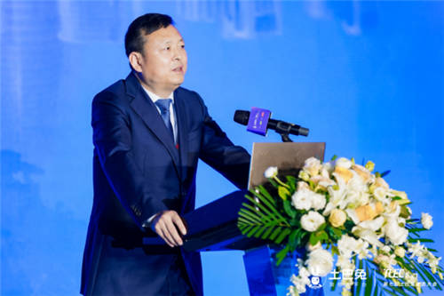 喜報！大自然家居獲頒土巴兔2021年度領(lǐng)軍品牌獎和最具價值生態(tài)伙伴獎