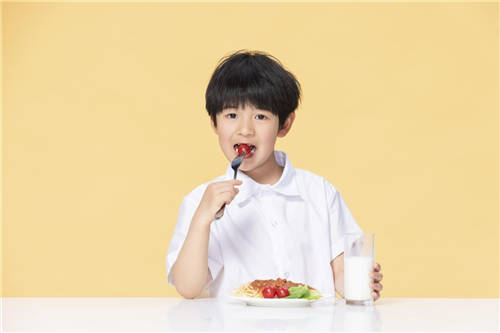 科學(xué)育兒就選牛初乳加鈣咀嚼片，助力孩子健康成長
