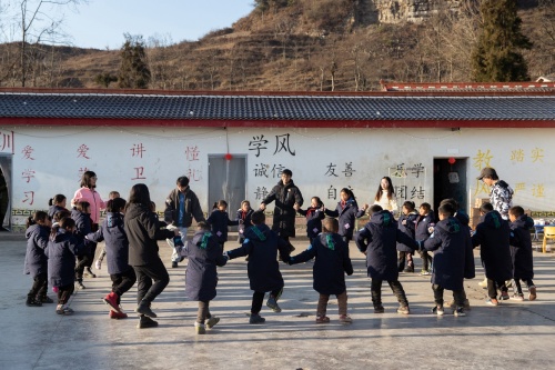 播種科技?jí)粝?華為云為大涼山小學(xué)帶去一堂AI課