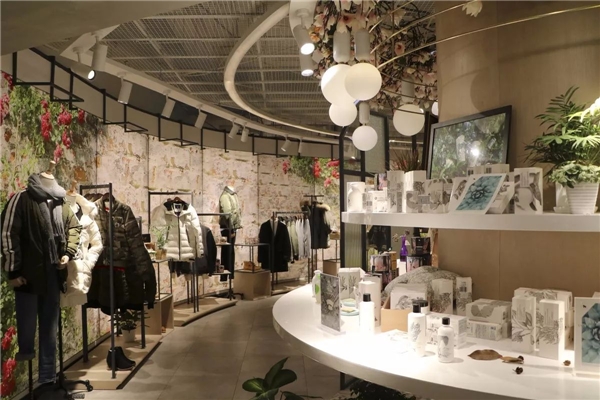 跟著三雄極光學(xué)照明，不愁店內(nèi)沒顧客！