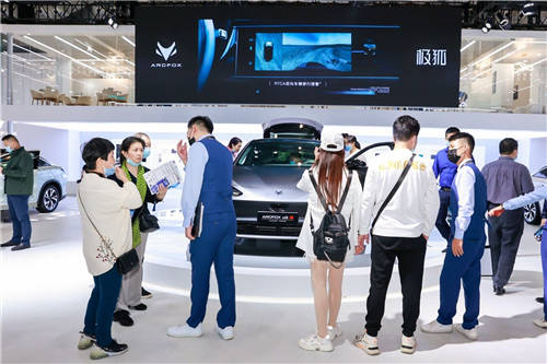 阿爾法S全新HI版登陸海口車展 極狐汽車打造未來(lái)出行