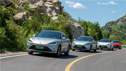 阿爾法S全新HI版登陸?？谲囌?極狐汽車打造未來(lái)出行