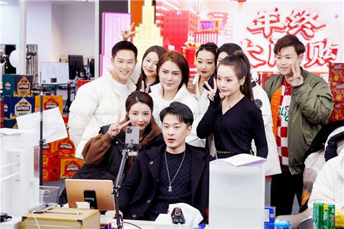 從員工到家人，青年企業(yè)家辛巴讓公益不斷傳遞