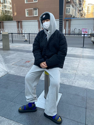 8分以上的街拍穿搭，一定離不開這雙優(yōu)調(diào)917涼拖！