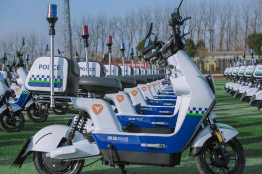換上新裝備，執(zhí)勤更高效，雅迪電動車助力六安市平安建設(shè)