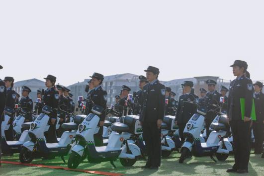 換上新裝備，執(zhí)勤更高效，雅迪電動車助力六安市平安建設(shè)