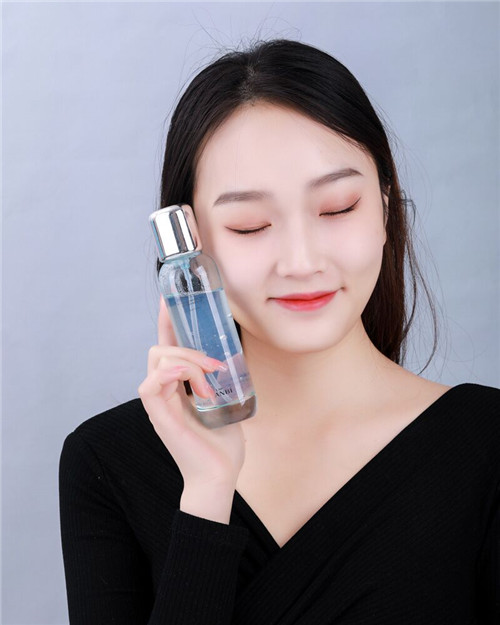 丸碧水活菁粹凝露，實力守護嬌嫩少女肌