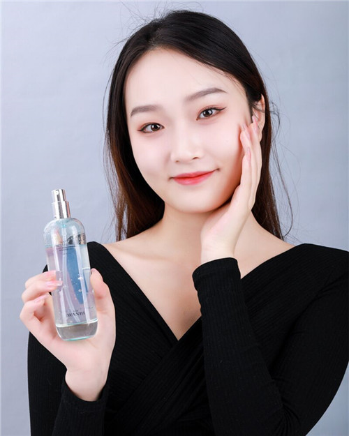 丸碧水活菁粹凝露，實力守護嬌嫩少女肌