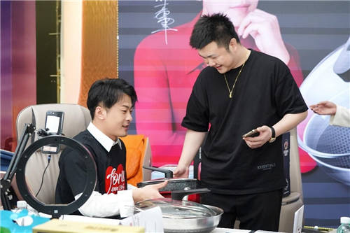 了解用戶的心思，辛巴辛有志憑的是他的豐富經(jīng)歷