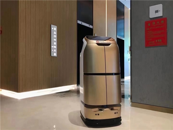 疫情進入常態(tài)化階段，無人服務(wù)成防疫黑科技