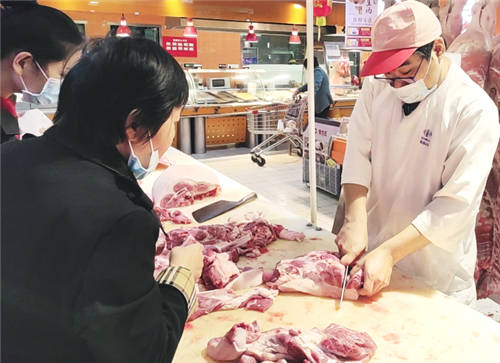 看庖丁達人郭康林8分鐘大顯身手 上家樂福春節(jié)買“好”、“省”豬肉