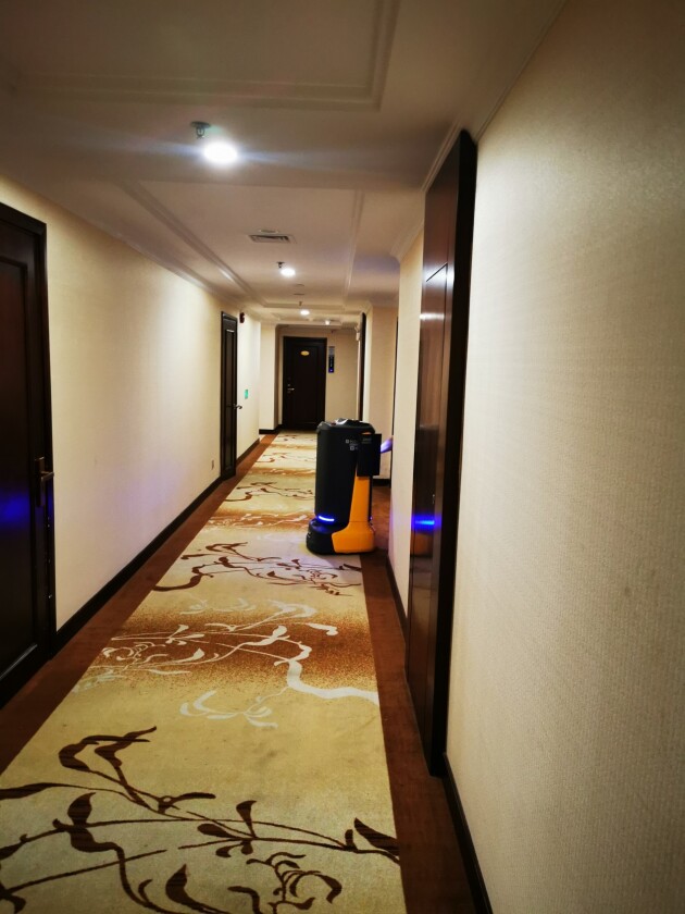 普渡機(jī)器人馳援深圳酒店，助力醫(yī)護(hù)人員構(gòu)筑健康防線