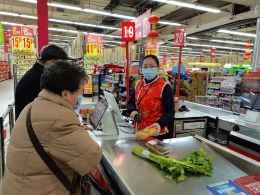 家樂(lè)福春節(jié)不打烊 服務(wù)是零售人不變的堅(jiān)守與熱愛(ài)