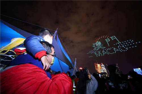無(wú)人機(jī)秀“熱潮”：從點(diǎn)燃“夜生活”到無(wú)限可能
