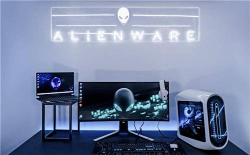 斗魚直播間，管澤元與ALIENWARE一同“開戰(zhàn)”