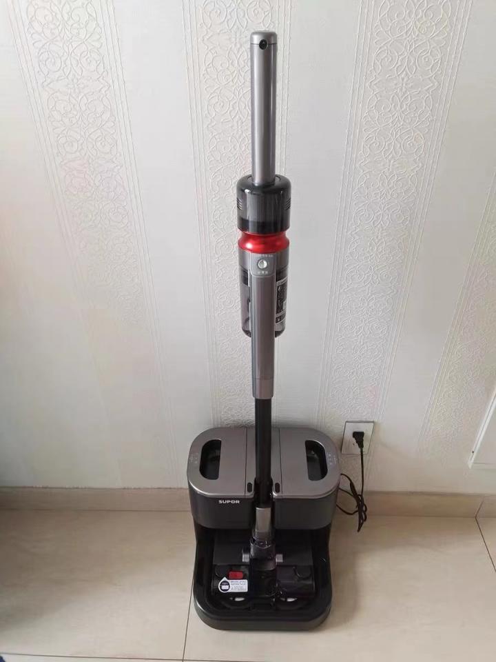 送了爸媽一臺(tái)蘇泊爾AP吸拖一體機(jī)，現(xiàn)在我家堪比五星級(jí)賓館