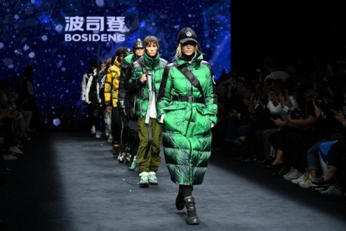 波司登羽絨服和國(guó)際接軌，持續(xù)深耕品質(zhì)