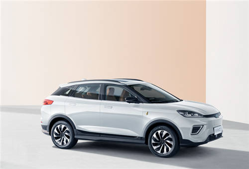 威馬汽車推出“停車專家”——威馬W6，讓泊車如此簡(jiǎn)單