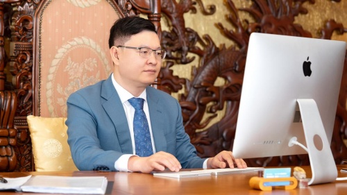 志之所趨，追光前行——記長信康和董事長劉岳霖