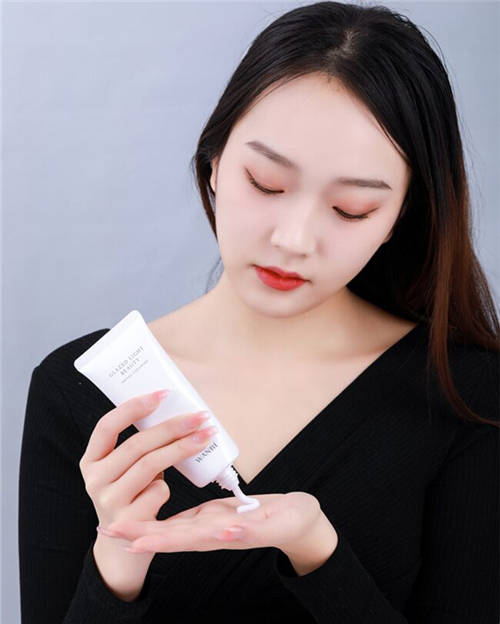 丸碧至美琉光潔顏乳，輕松洗出細(xì)膩舒爽好肌膚