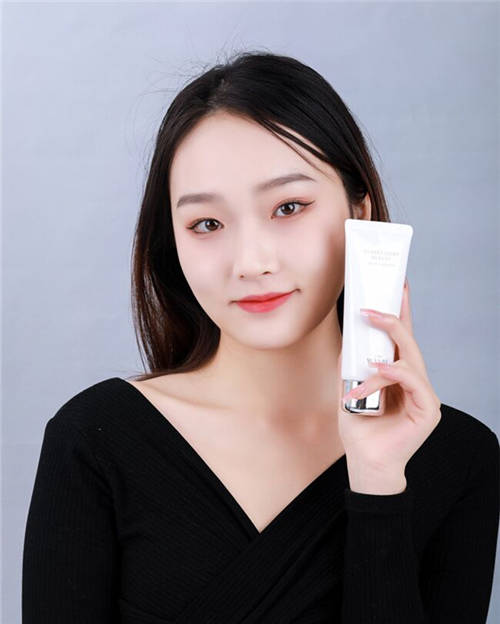 丸碧至美琉光潔顏乳，輕松洗出細(xì)膩舒爽好肌膚