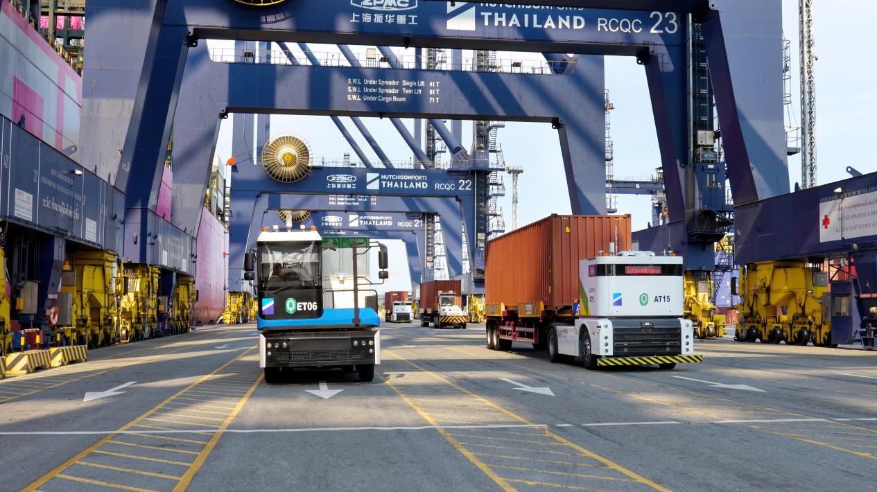 Qomolo 拳頭產(chǎn)品E-Truck與Q-Truck換電版在泰國林查班港共同運營.jpg