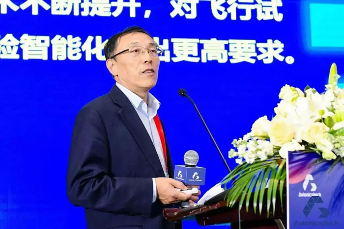 王偉.jpg