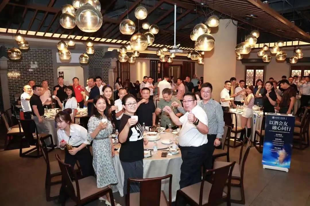 “以酒會(huì)友，融心同行”白酒高端圈層私享會(huì).jpg