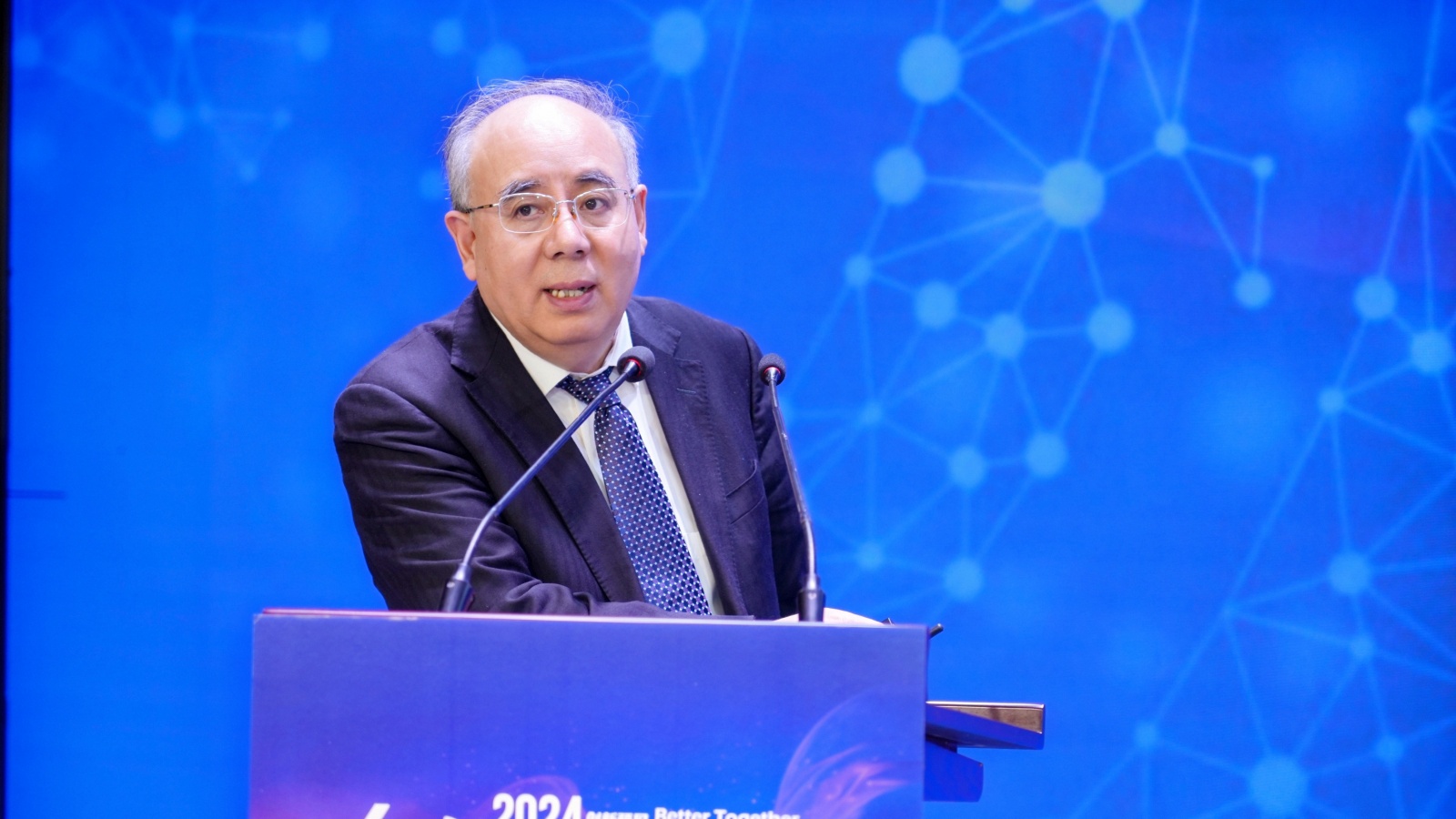 東南大學(xué)首席教授、IEEE Fellow洪偉