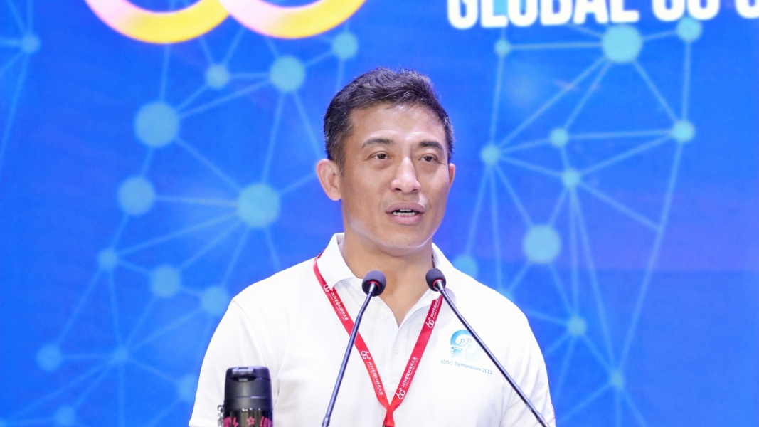 香港科技大學(xué)集成電路設(shè)計中心主任、香港科技大學(xué)-高通聯(lián)合創(chuàng)新及研究實驗室主任、光學(xué)無線實驗室主任 俞捷