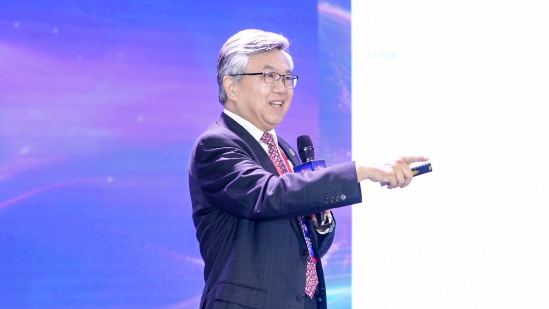 中國(guó)新一代人工智能發(fā)展戰(zhàn)略研究院執(zhí)行院長(zhǎng)、信創(chuàng)海河實(shí)驗(yàn)室主任 龔克