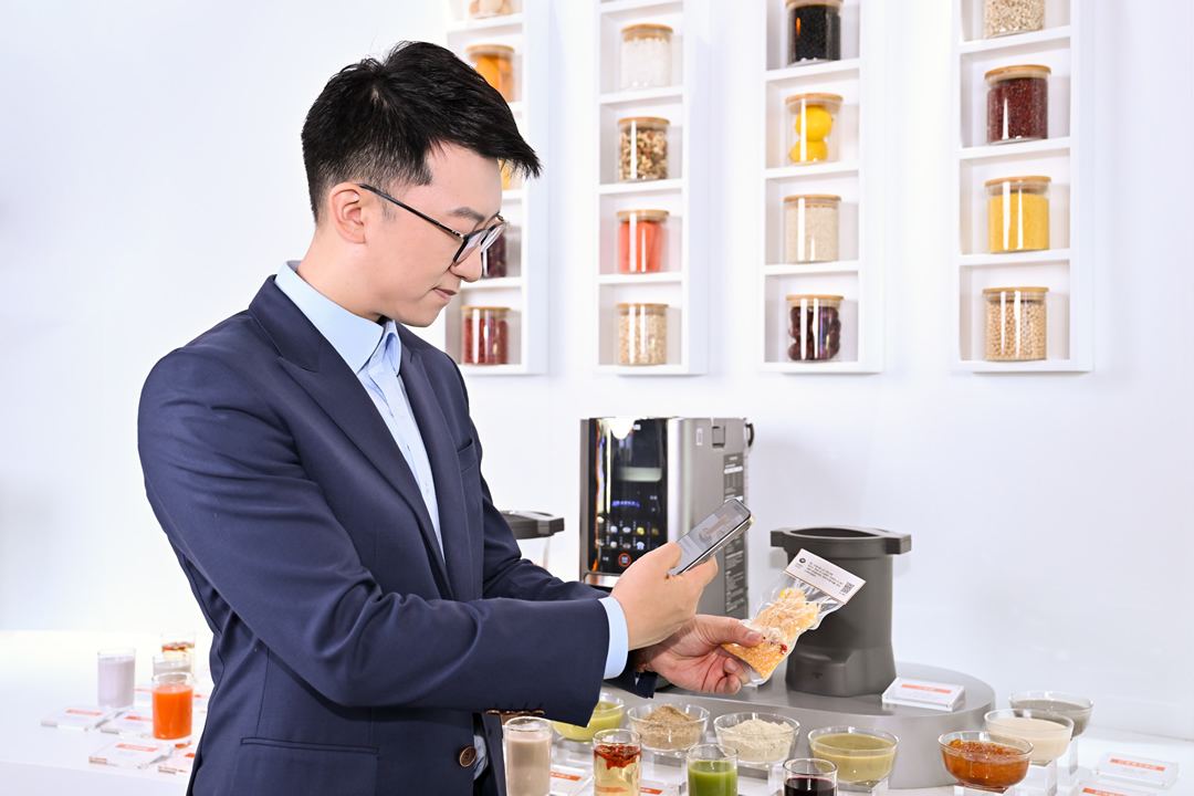 營養(yǎng)師顧中一體驗(yàn)破壁料理谷物包.jpg